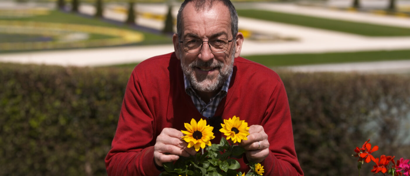 Der Gartenchef und Moderator Volker Kugel bei Dreharbeiten für Grünzeug TV 2020