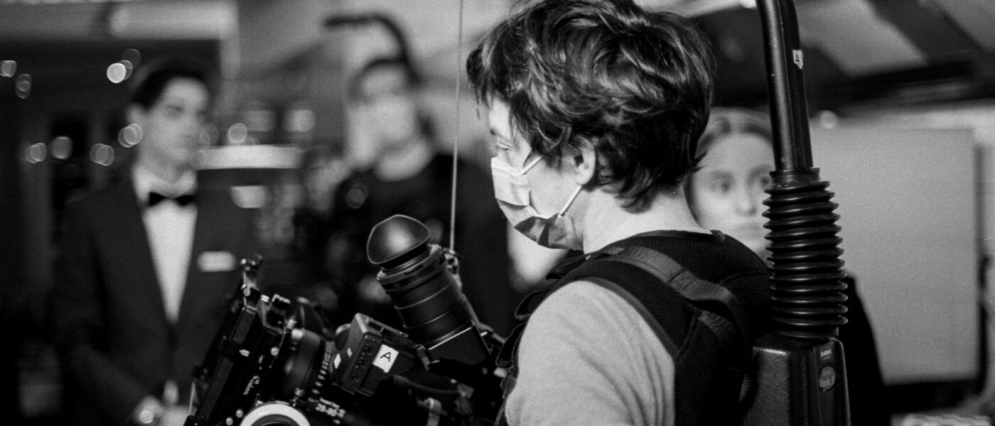 Volker mit Sony FX9 Kamera bei Dreharbeiten für die Spielfilm Serie Das Internat 2021